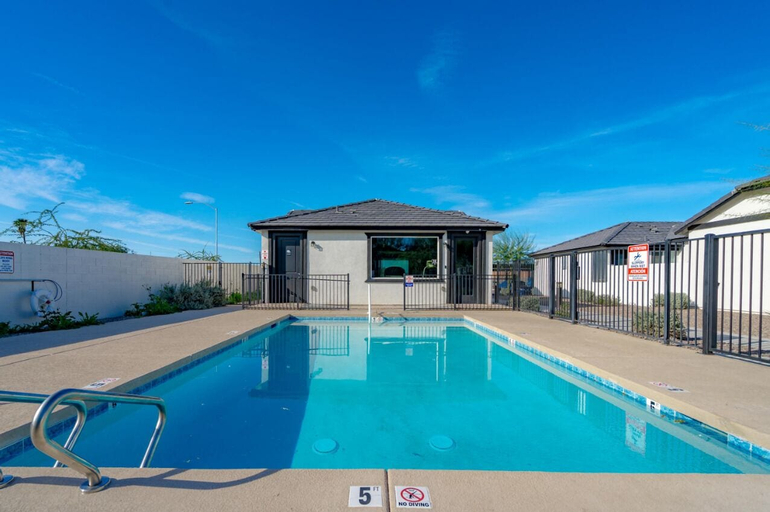 Pool 5, Luxury Stay 20mins to State Farm Stadium, Maricopa