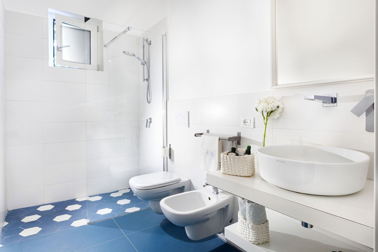 Bathroom, Villa Corinna, Napoli