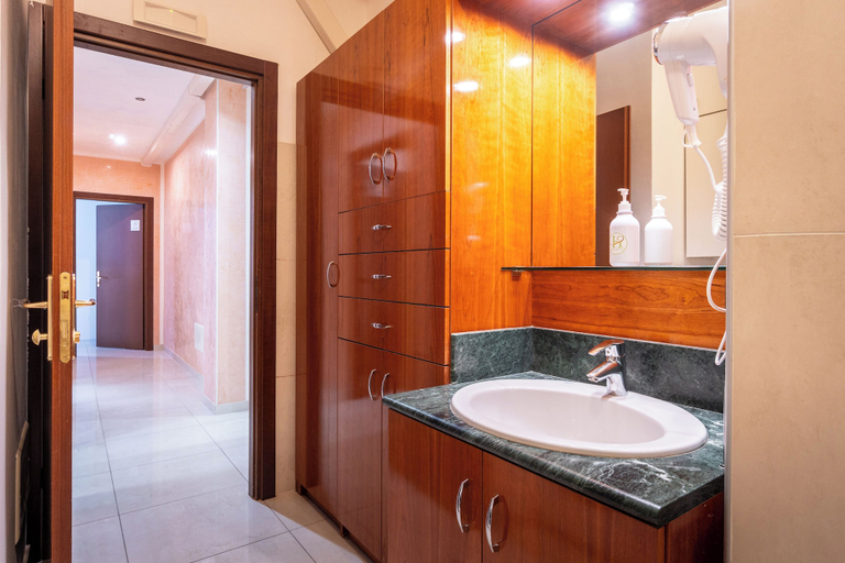 Bathroom 2, Vitti's home Verona 6, Verona