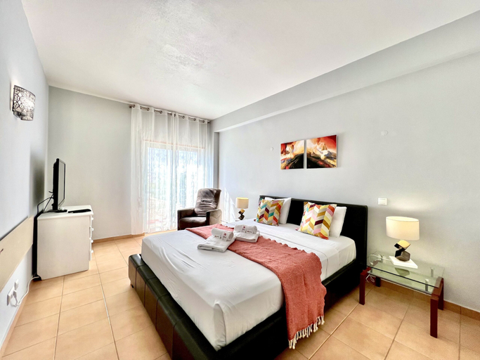 Room 2, Lagos SUN & Beach Apartment by Homing, Lagos
