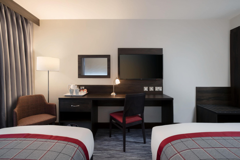 Bedroom 3, Ramada by Wyndham Leeds East, Leeds