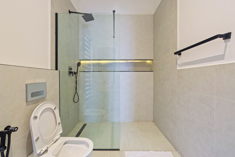Bathroom 3, Avenue Montaigne, Eti-Osa