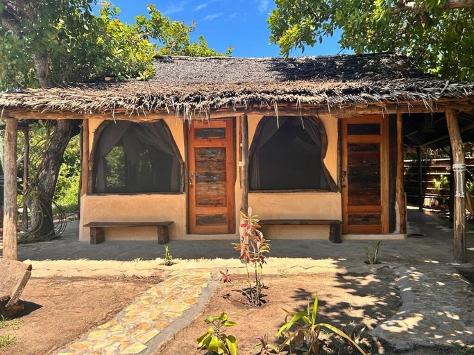 Exterior 2, Kwa Simba Lodge, Pangani