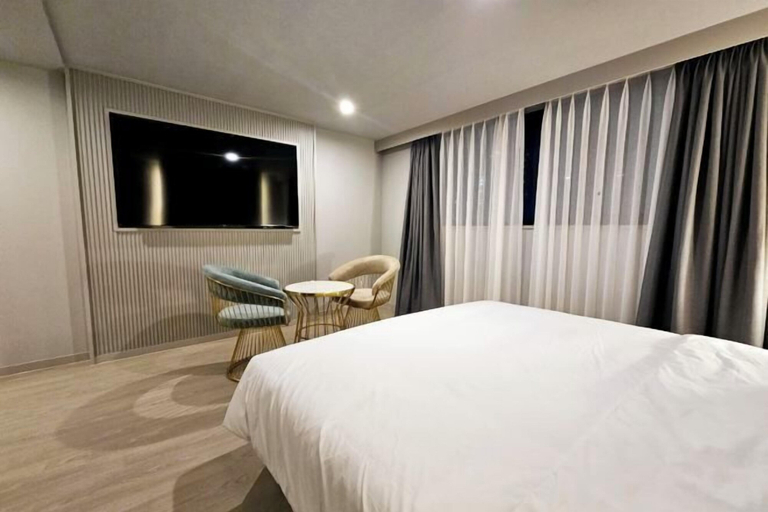 Bedroom 4, Dayeon Grandis Hotel, Nam