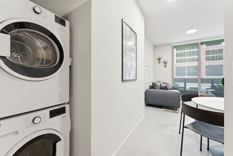 Interior 5, 2BR + Den Downtown Miami for 5, Miami-Dade