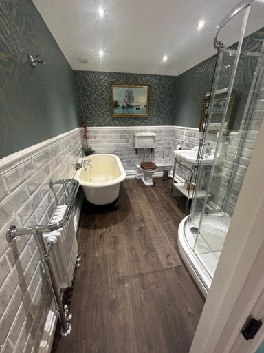 Bathroom 2, Ashleigh Buxton, Derbyshire