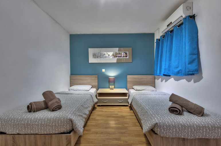 Room 2, Stylish Modern Apartment With Spacious Living, St Julian's