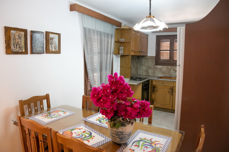 In-room dining 3, Areopolis Central Apartment, Peloponnese
