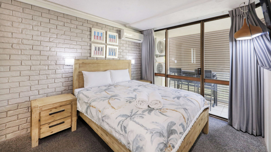 Bedroom 3, Merrima Court Holidays, Caloundra - Caloundra S.