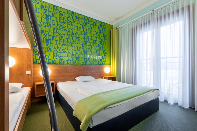 Bedroom 2, Raststättenhotel Fränkische Schweiz, Bayreuth
