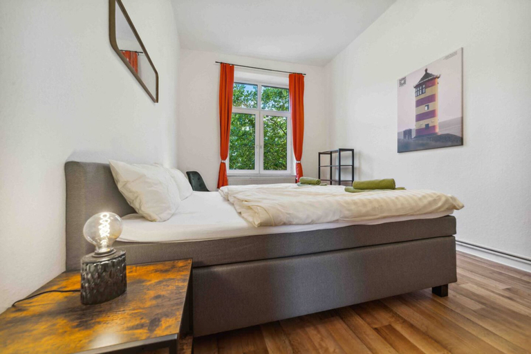 Room 4, Up to 4 People Center Water Netflix, Wilhelmshaven