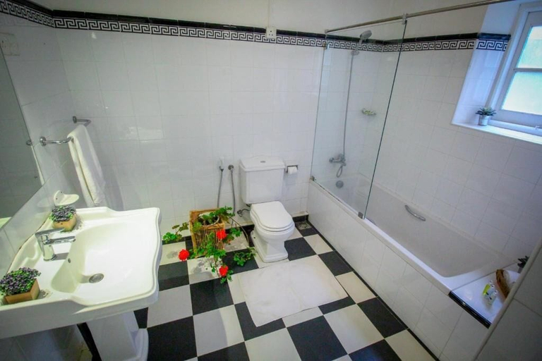 Bathroom 3, Brockenhurst Bungalow, Nuwara Eliya