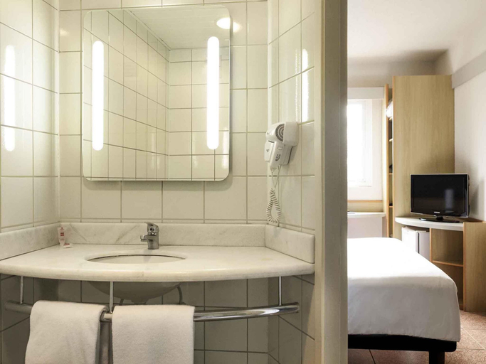 Bathroom, ibis Criciúma, Criciúma