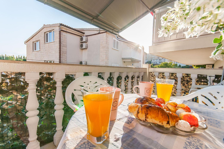 Food & Drinks, Apartments Neda, Dugi Rat