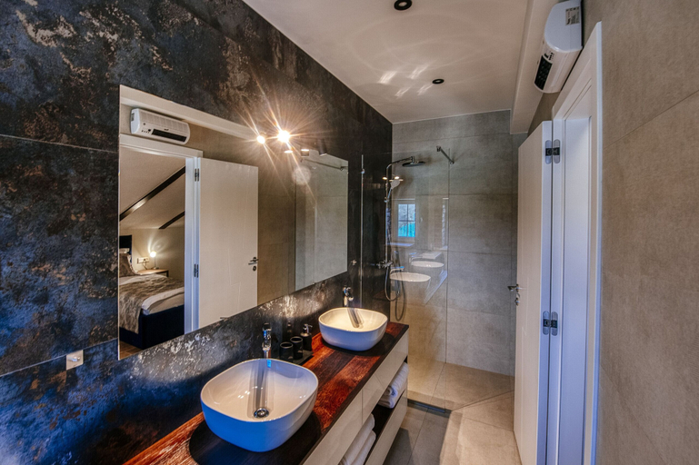 Bathroom 3, Villa Marta, Nin