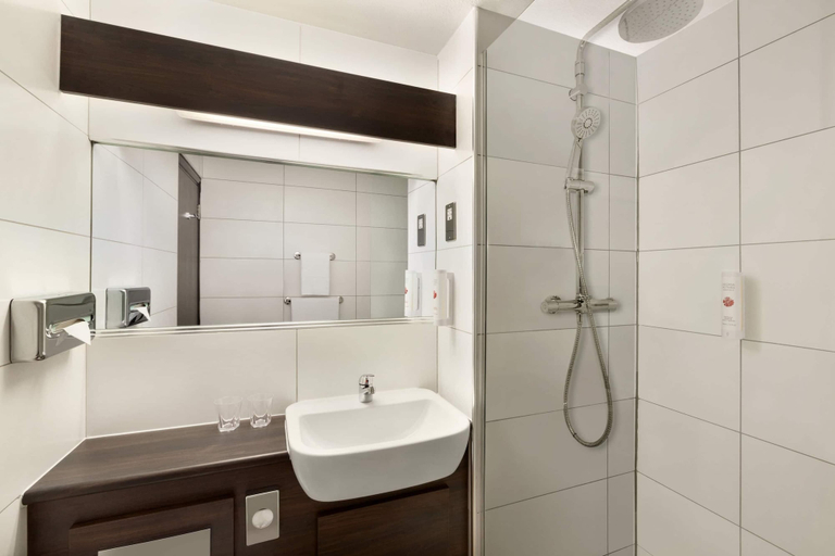 Bathroom 3, Ramada by Wyndham Bristol West, North Somerset