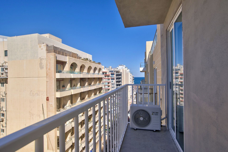 Balcony 3, Amazing Duplex Penthouse With Jacuzzi and BBQ