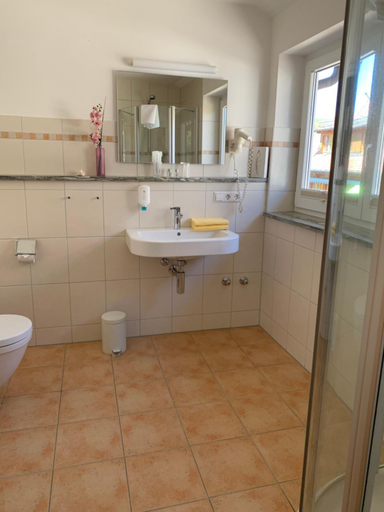Bathroom 4, Burgerstuble, Breisgau-Hochschwarzwald