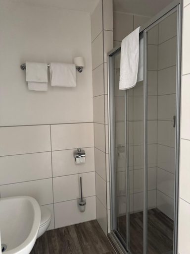 Bathroom, Gasthaus - Hotel Neue Post, Augsburg