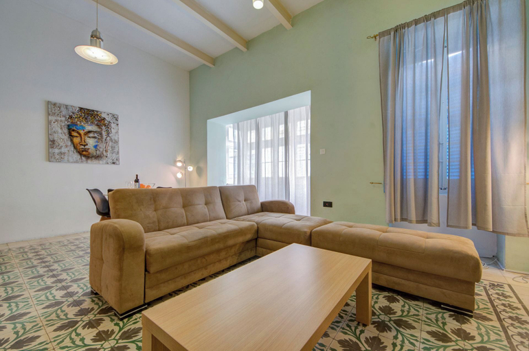 Interior 4, Spacious High Ceiling Sliema Apartment