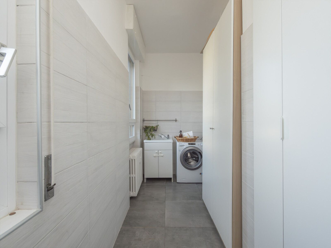 Room 3, San Siro 3 Bedroom apt With Balcony, Milano