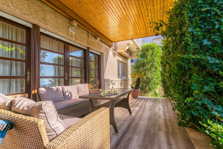 Outdoor dining, Villa Beach Location, Split