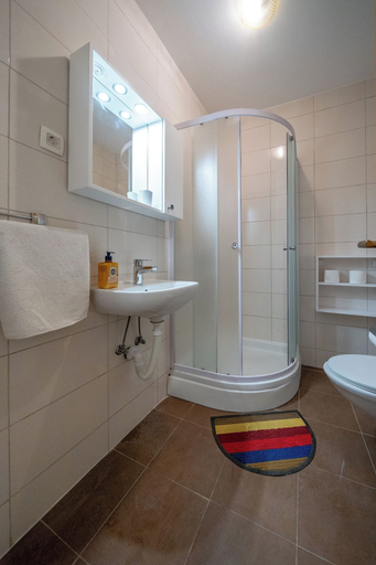 Bathroom 3, A 2 Comfortable apt w Terrace & Garden, Near Beach, Split