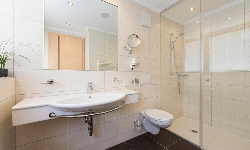Bathroom, Hotel Abendrot by Alpeffect Hotels, Landeck