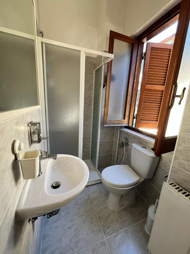 Bathroom 3, Domus Getsemani, Rome