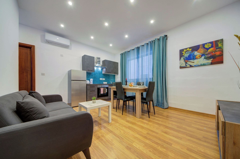 Living area 4, Charming Sliema Apartment Off the Ferries Seafront