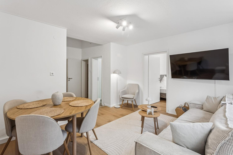 Others 2, SHINY HOMES - Modern & Cozy Stay in Bielefeld Mitte, Bielefeld
