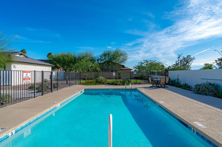 Pool 4, Luxury Stay 20mins to State Farm Stadium, Maricopa