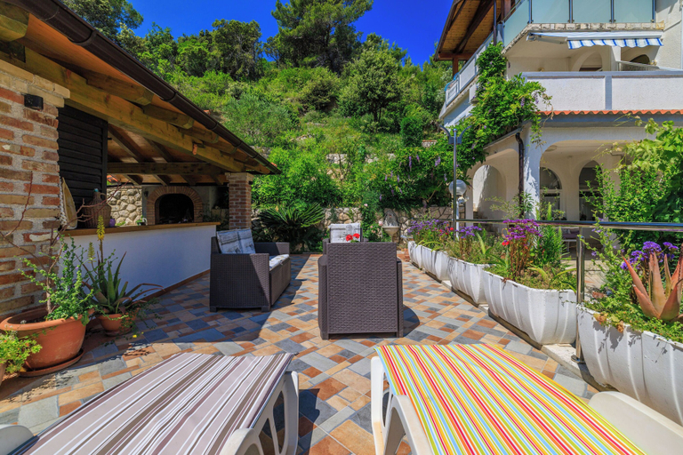 Terrace/patio 2, Apartments Mirjana T, Lopar/Supetarska Draga