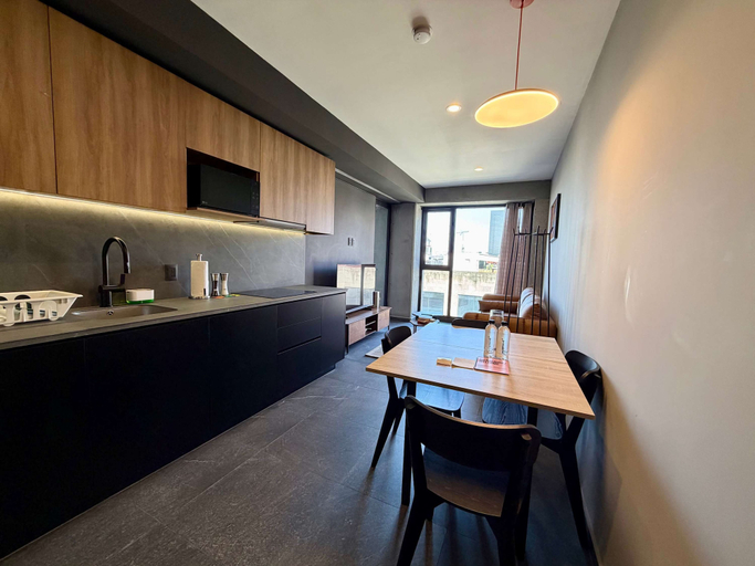 Room 5, w Charming 2BR w Balcony in Tabacalera, Mexico City