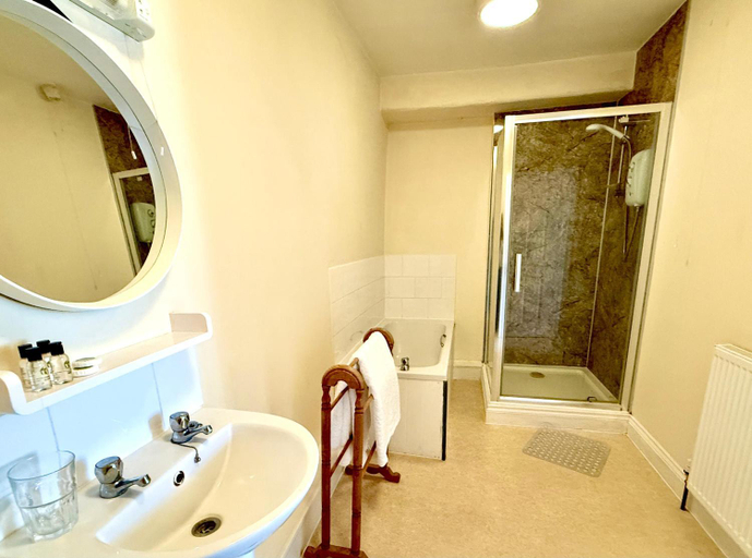 Bathroom 4, The Bull Inn, Norfolk