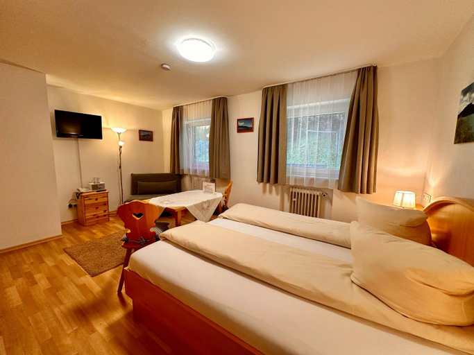Bedroom 3, Hotel Fischerstuberl am See, Miesbach