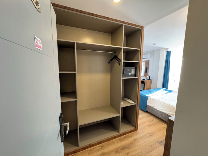 Bedroom 4, Premier Inn City, Antalya