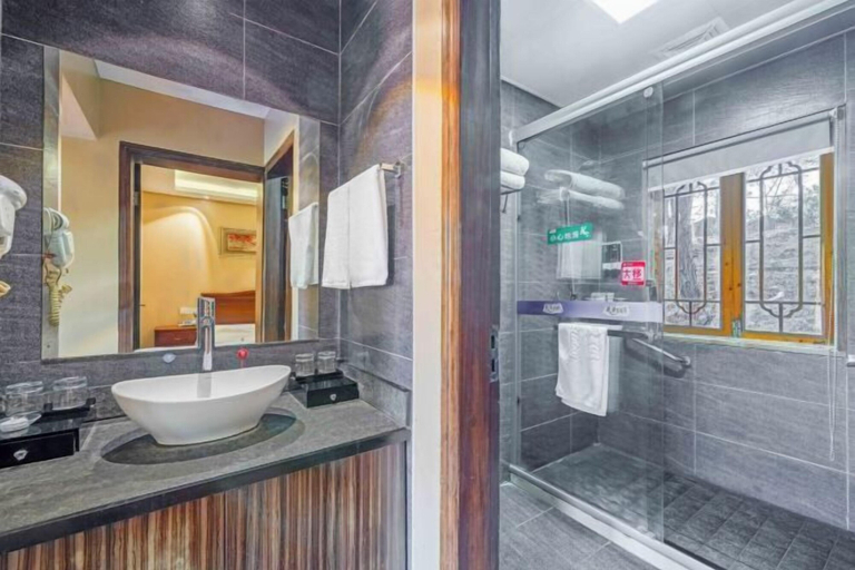 Bathroom 3, Sun Holiday Resort, Huzhou