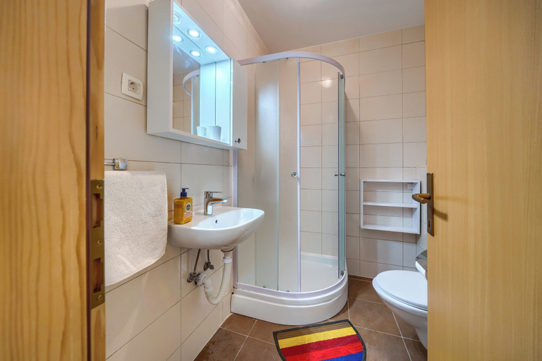 Bathroom 4, A 2 Comfortable apt w Terrace & Garden, Near Beach, Split