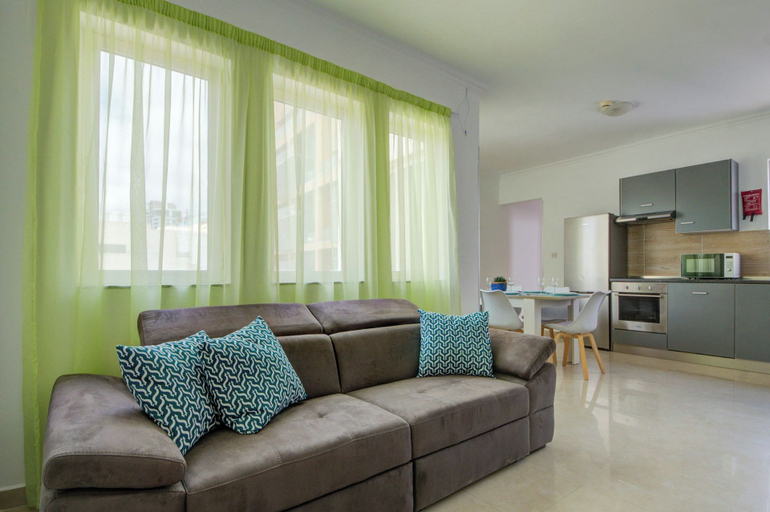 Living area 5, Airy Top Floor Apartment With Stunning Terrace, St Julian's