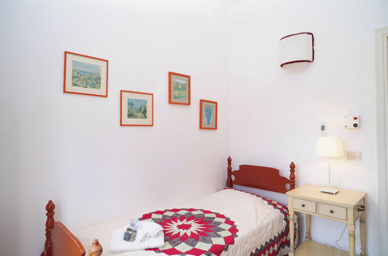 Room 5, Villa vintage a 100m dal mare, Latina