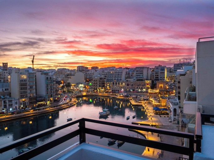 Interior 4, Fantastic Seafront Apartment With Sundeck Terrace, St Julian's