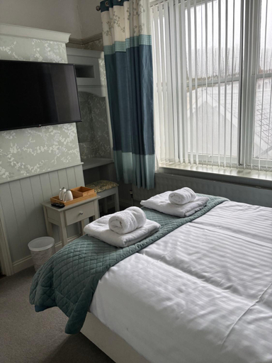 Bedroom 2, Hazeldene Guest House, Ceredigion