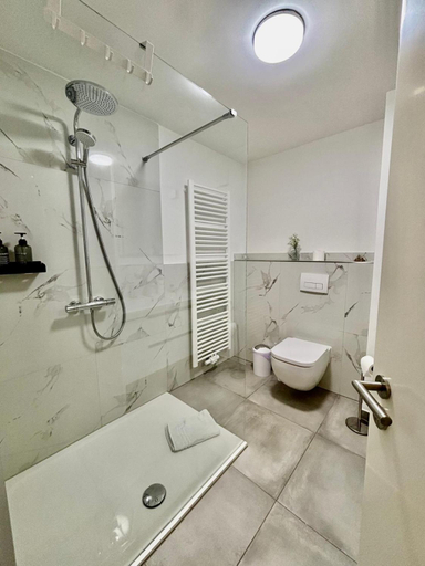 Bathroom 2, Villa Plesse - exklusiv und geraumig wohnen nahe Gottingen, Göttingen