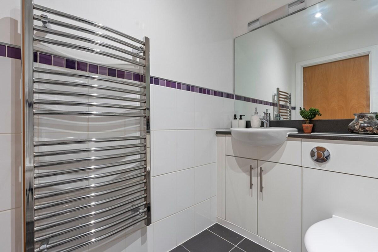Bathroom 3, Heart of City Apartment with Secure Parking, Birmingham