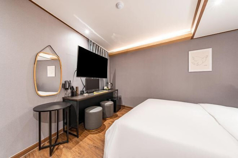 Room 3, Here Hotel Self Check-in, Jung