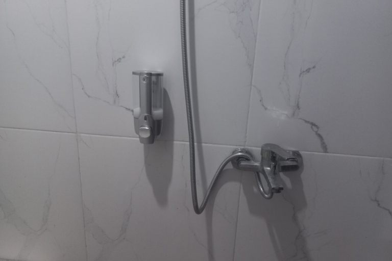 Bathroom 2, OYO 95184 Ms Home Syariah, Tegal
