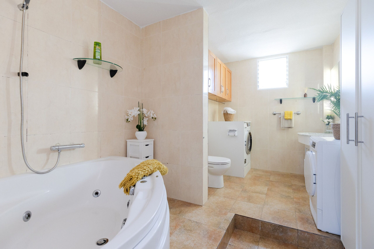 Bathroom 5, Fidalsa Moon Dunes II, Alicante