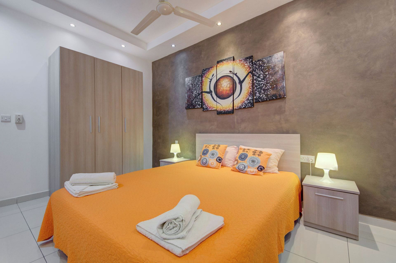 Room 3, Exclusive Holiday Flat Steps to the Sliema Shops