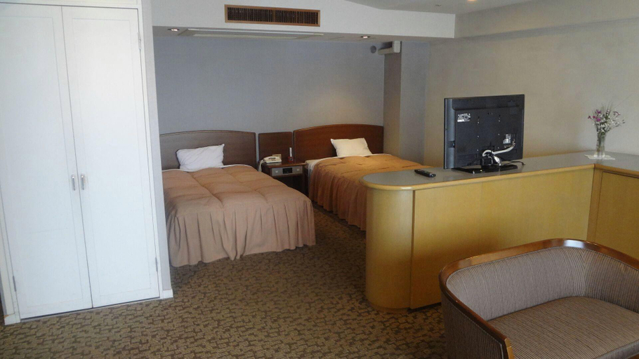 Bedroom, Hotel Kikusuitei, Hamamatsu
